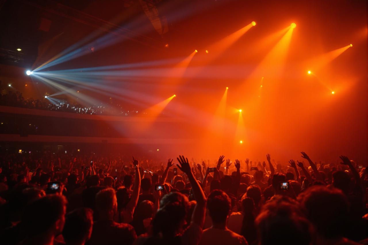 花都视频影迷见面会圆满举行，万名粉丝热情参与